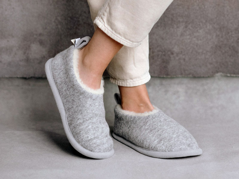 Graue Merino-Hausschuhe in Slipper-Form