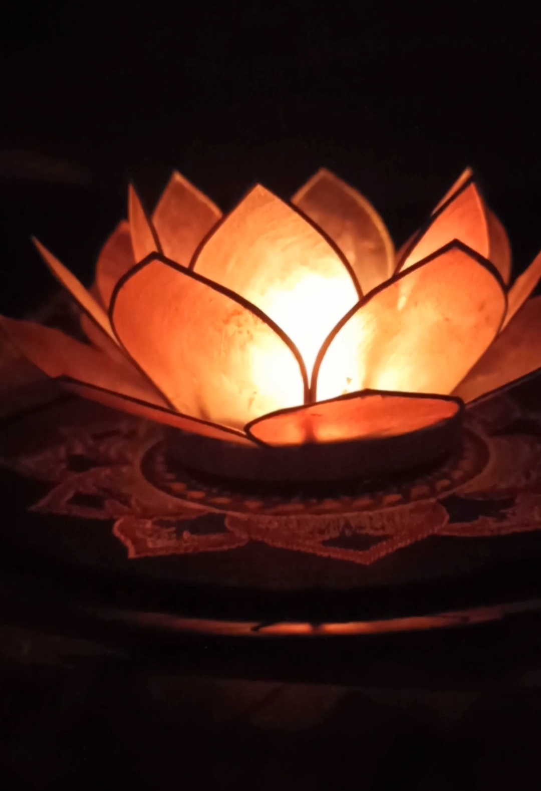 Teelichterhalter in Form eines Lotusblüte