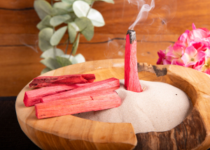Räucherwerk Palo Santo Holzstäbe mit Drachenblut