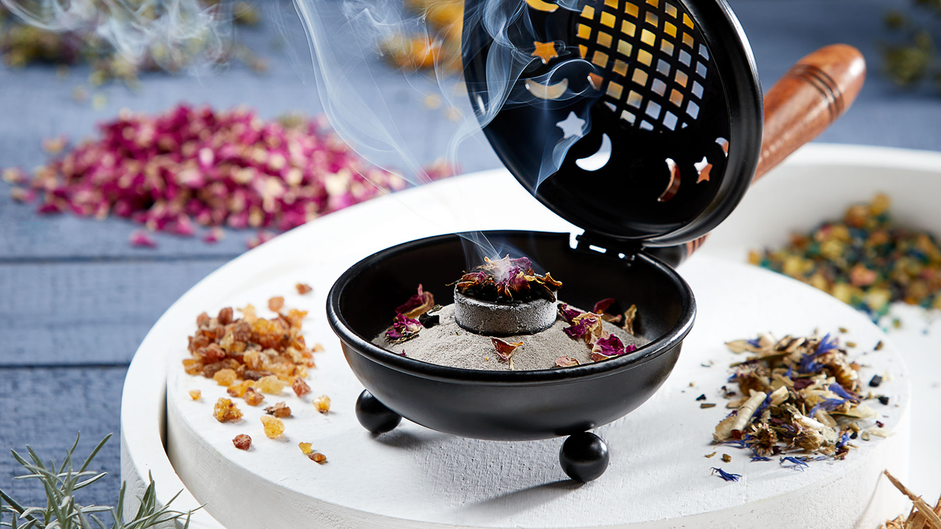 Räuchergefäß mit Räucherwerk