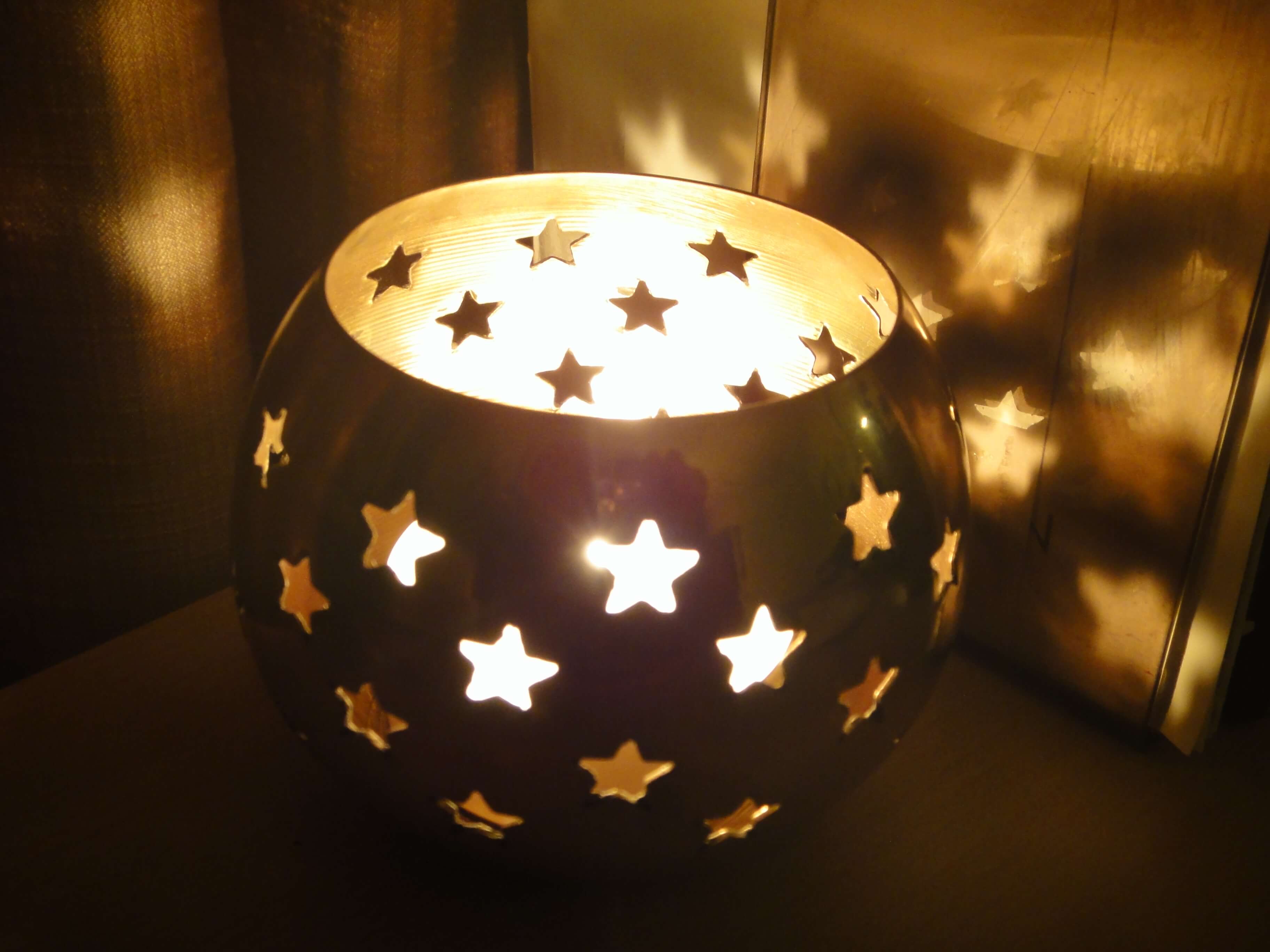 Teelichthalter mit Stern-Muster